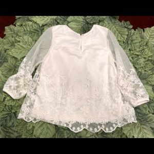 Baby girl top with lace embroidery. Size: 18-24